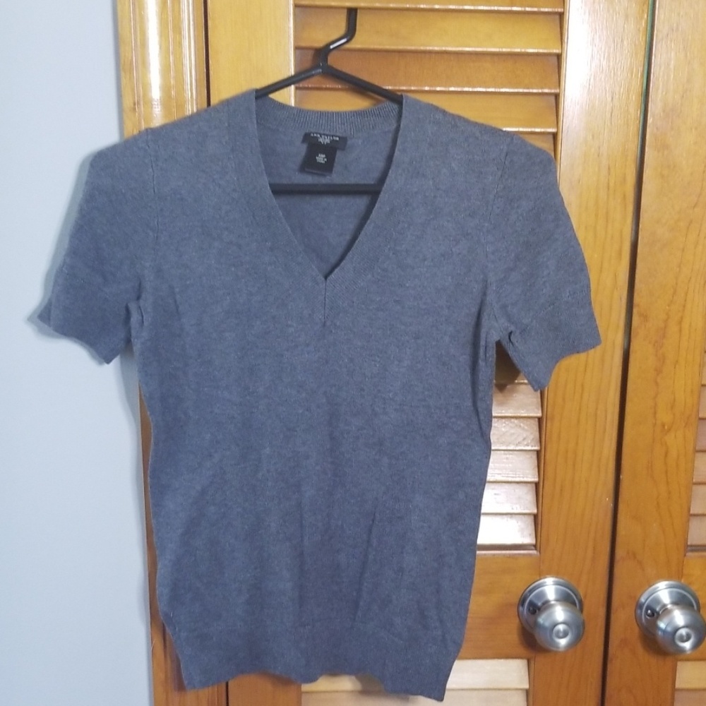 Ann Taylor XSP Gray V-Neck Short Sleeve Sweater Top